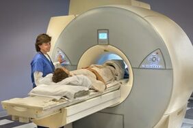 MRI si një mënyrë për të diagnostikuar osteokondrozën mesit