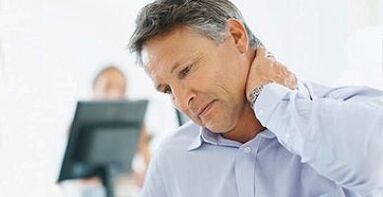 simptomat e osteokondrozës së qafës së mitrës janë dhimbja e qafës