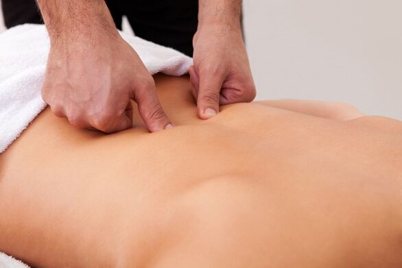 Seancat e masazhit do të ndihmojnë nëse ju dhemb shpina në rajonin e mesit